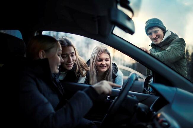 Nuoria on menehtynyt tänä vuonna henkilöauton matkustajina poikkeuksellisen paljon.