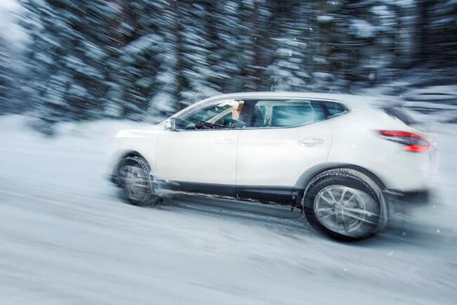 Jos luvassa on myräkkää, varoitukset kannattaa ottaa vakavasti ja miettiä, onko matkaan lähtö välttämätöntä.
