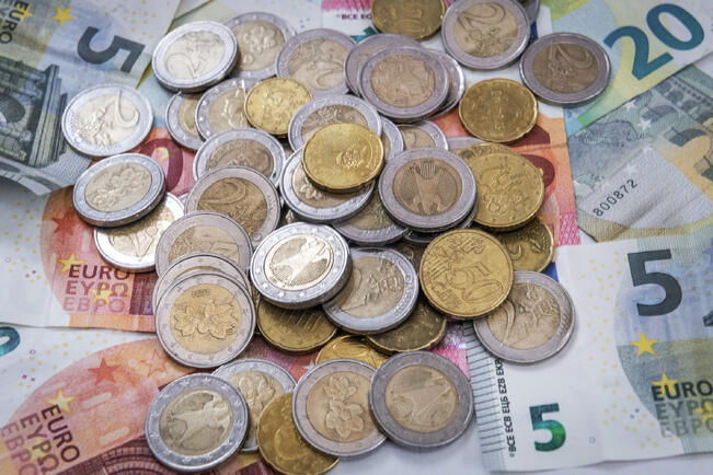 Suosituimpia kohteita säästöille ovat erilaiset pankkitilit.