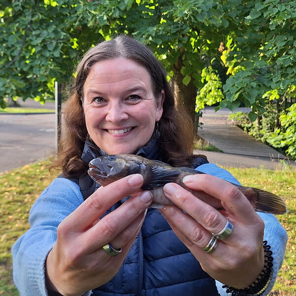 Malin Lönnroth ja mustatäplätokko.