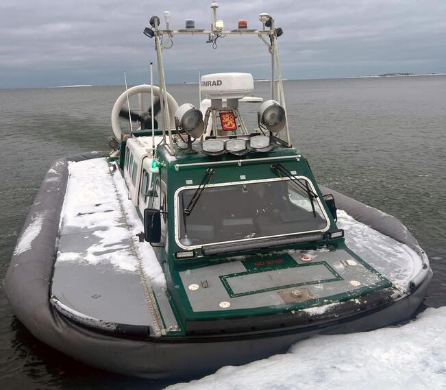 Joillakin saaristoalueilla verkkoa tarkastettiin ja asentajia sekä tarvikkeita kuljetettiin ilmatyynyaluksilla ja hydrokoptereilla, jotta vakituiset asunnot saatiin takaisin sähkön piiriin mahdollisimman nopeasti. 