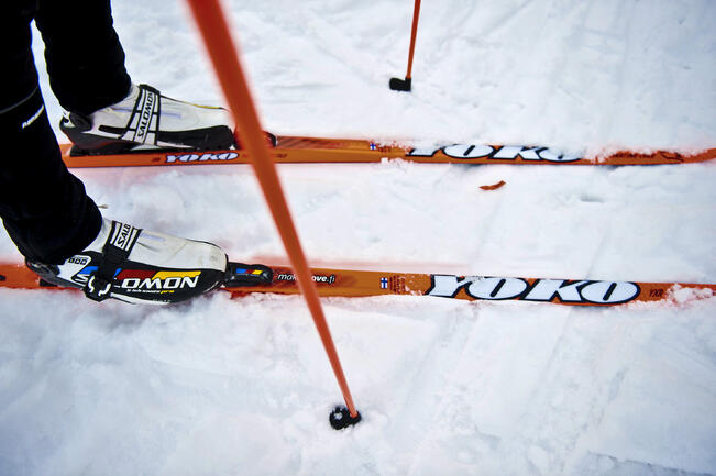 Tykkilumen levitys Kerttulan latupohjille käynnistyi torstaina.