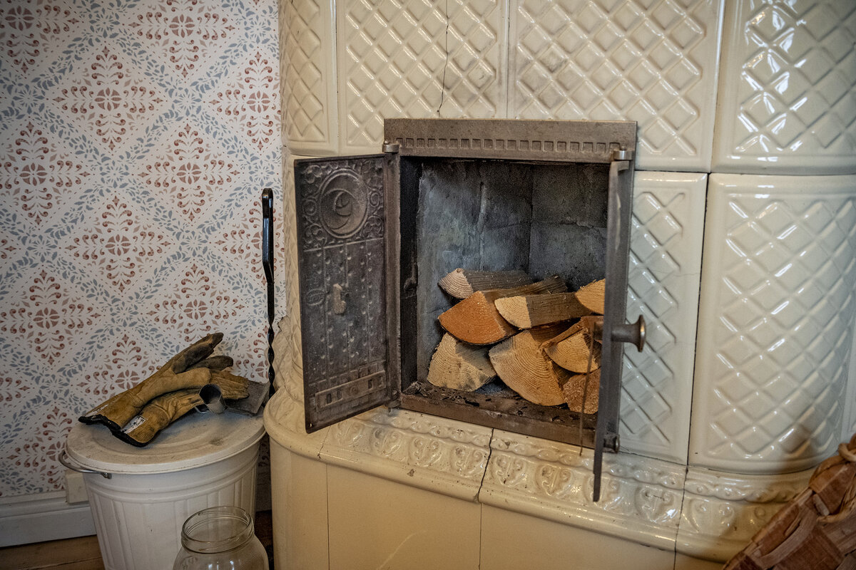 Tulipaloja lähtee myös tulisijasta singahtaneista kipinöistä, jotka sytyttävät ympärillä olevan materiaalin.