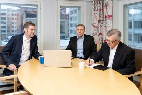 Juhani Nummila (vas.), Seppo Österman (kesk.) ja Jari Tahila (oik.).