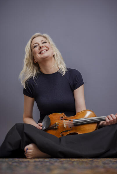 Taiteellinen johtaja, viulisti Elina Vähälä.