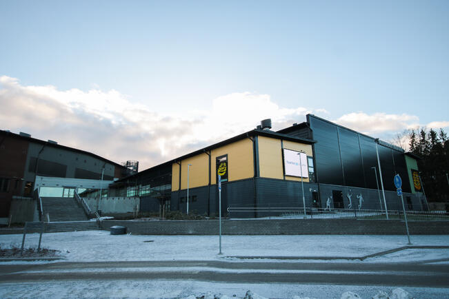 Valkeavuoren liikuntahalli.