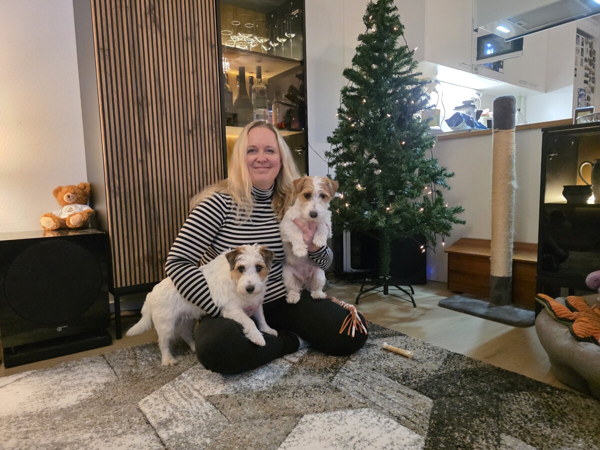 Irina Talvinen on ajatellut Elsa ja Kaja-koiriaan asuntoa etsiessään.