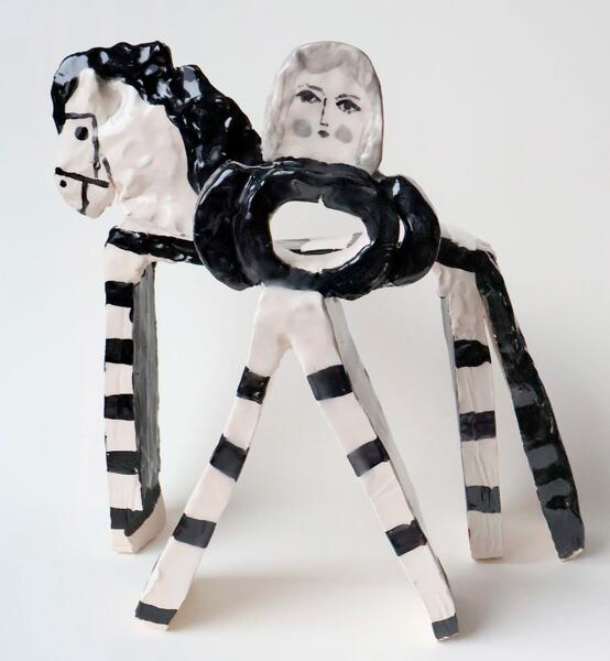 Jenni Tuominen, Geometric, 2025, keramiikka. 