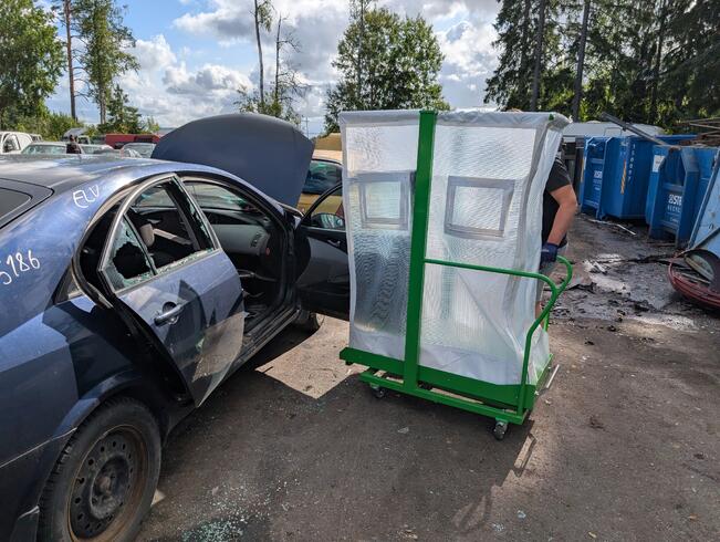 Lasirullakolla keraystä.