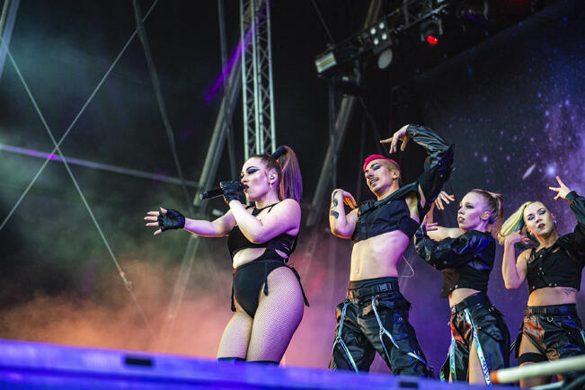 Bess nähdään Hahdenniemen rannalla.