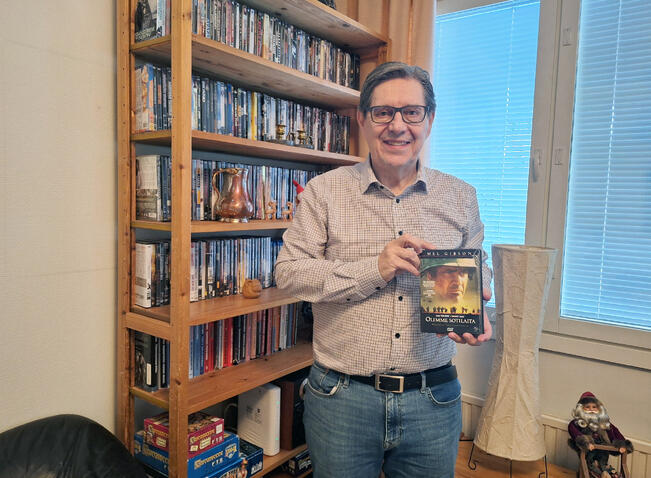 Juha Kuitto viihtyy kotona Suikkilassa. Aika kuluu muun muassa kirjoja lukien ja elokuvia katsellen.