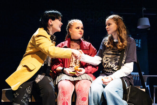 Tulevan päivän näyttelijät Nooa Teivainen Janette Huju ja Senja Poikonen.