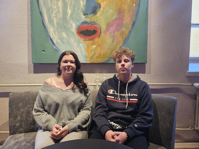 Mette Lindström ja Santtu Kortetmäki kävivät ensimmäistä kertaa katsomassa nykytanssia.