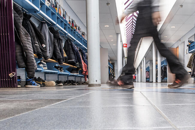 Koulutuksen eriarvoisuus ja lapsiperheköyhyys tulevat maallemme kalliiksi, arvioi kirjoittaja.