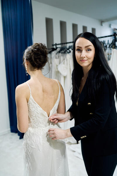 Kristi Kaaverin Linnankadulla sijaitseva Krisi Bridal on vuoden 2026 hääpukuliike. 