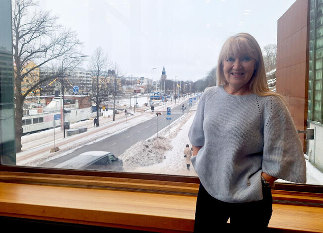Jaana Saarinen viihtyy erinomaisesti Turussa. – Turussa on avoimuutta. Avoimuutensa takia Turku on kokoaan suurempi, Saarinen kehuu.