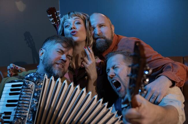 Kiureli Sammallahti, Daniela Fogelholm, Karri ”Paleface” Miettinen ja Roope Aarnio.