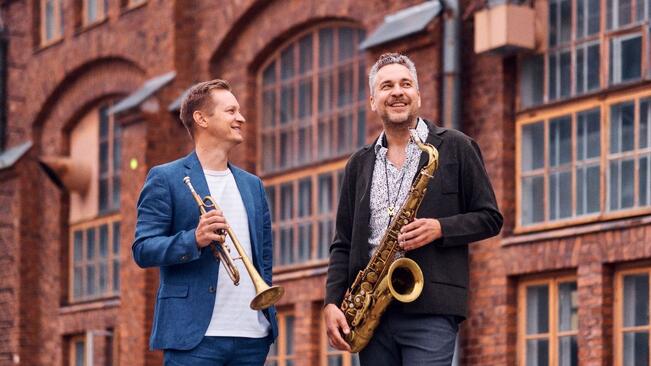 Jukka Eskola ja Timo Lassy esiintyvät jazzristeilyn paluumatkalla.  