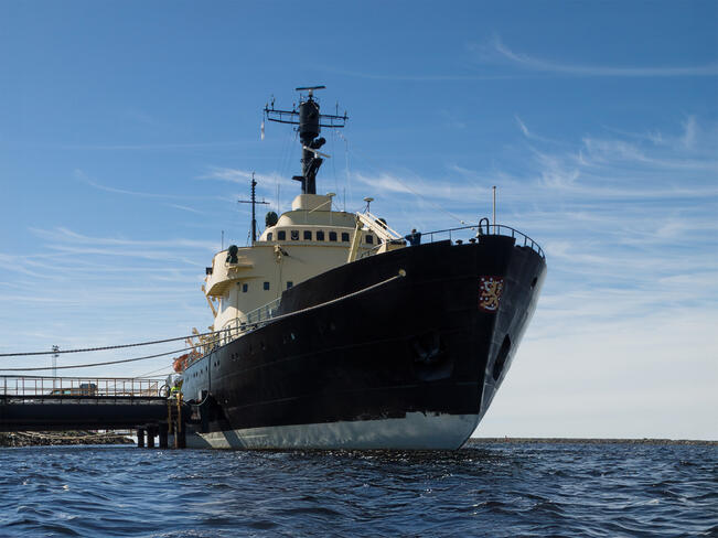 Historiallinen jäänmurtaja Sampo vierailee Forum Marinumissa 11.4. – 1.5. Aluksella järjestetään opastettuja kierroksia sekä vierailun päättävä vappuristeily.
