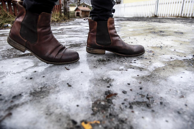 Kirjoittaja ei anna korkeita pisteitä katujen kunnossapidosta.