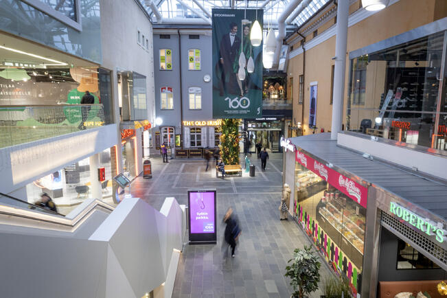 Thaliatorilla järjestetään Suti ja Skumppa -maalaustyöpajoja.