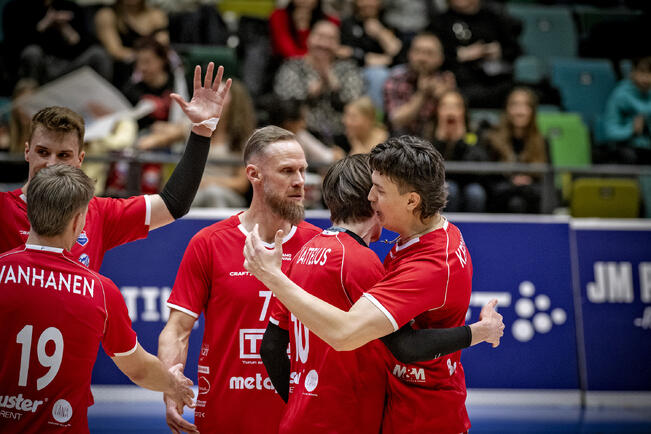 Tuto Volley on voittanut neljästi peräkkäin kotonaan Mikko Eskon (kesk.) saapumisen jälkeen. Vieraskentällä turkulaisten pistepotti on vieläkin avaamatta.