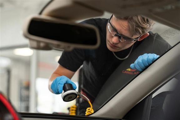 Carglass Finland Oy madaltaa systemaattisesti työllistymisen kynnystä nuorille ja alanvaihtajille. Valiokunta halusi palkita tällä kertaa toimijan, joka tarjoaa vastuullisesti nuorille mahdollisuuksia ja reittejä työelämään. 
