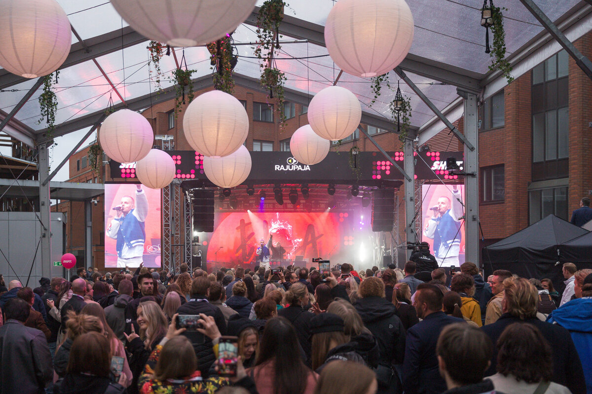 Elastinen esiintyi viime vuonna SHIFT-festivaalin iltabileissä.