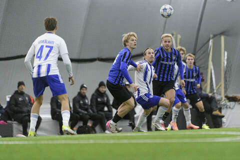 Rasmus Mendolin (keskellä). 