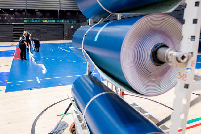 Salibandy käyttää Kupittaan palloiluhallia neljän pääsarjajoukkueen voimin. Kaupunki tekee kevään aikana selvityksiä, olisiko aika vaihtaa palloiluhallin kiinteä parketti salibandymattoon.