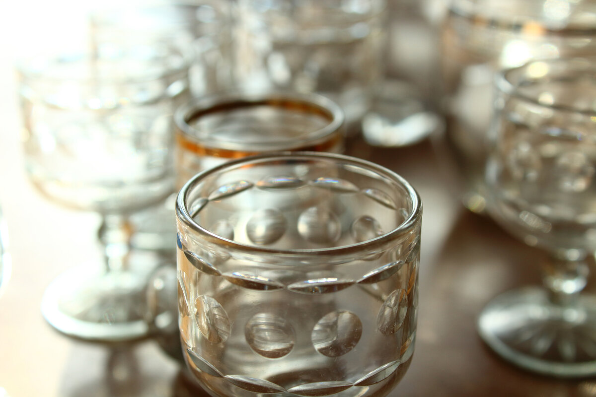 Laseihin voi tulla käytön myötä sameita kohtia, jotka eivät puhdistu tavallisessa pesussa. 