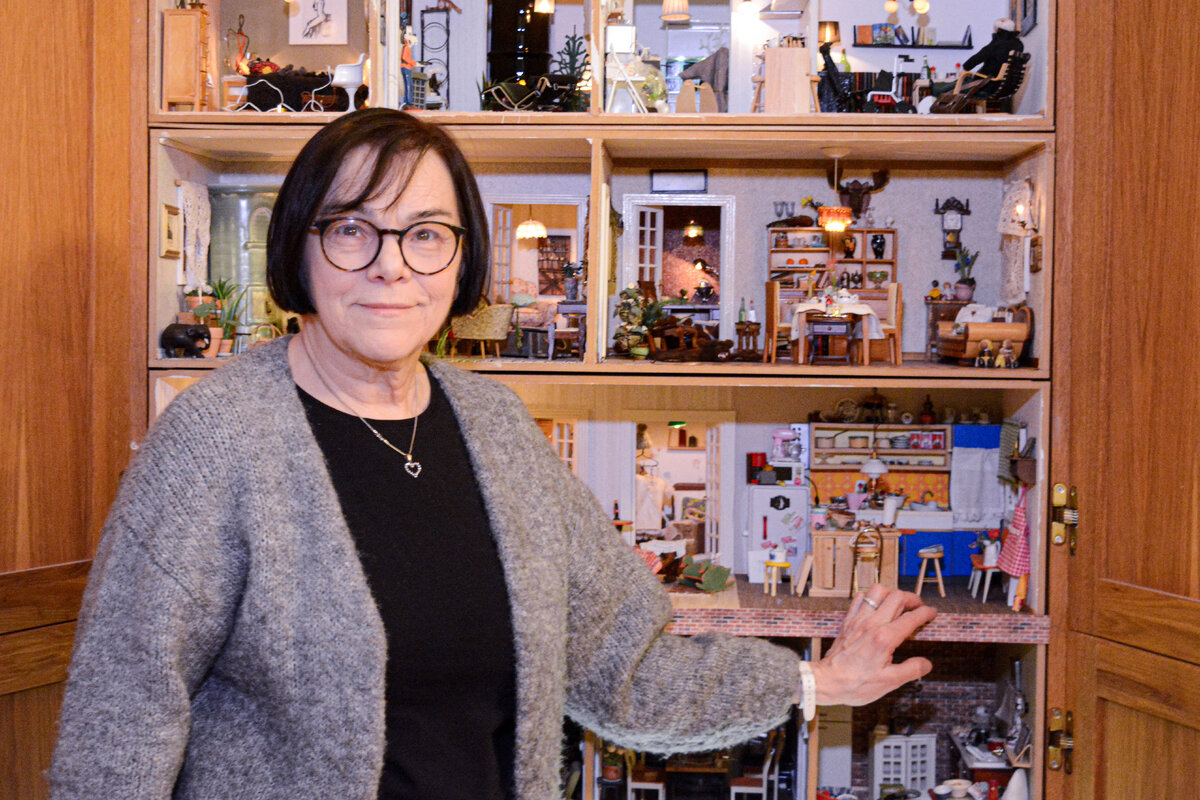 Eija Luoto on harrastanut nukkekoteja kaksikymmentä vuotta. Liinavaatekaappiin on rakennettu useamman asukkaan kerrostalo.