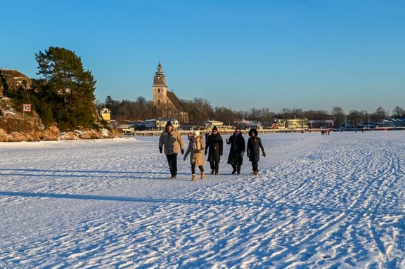 Meren jäiden kunto voi tällä hetkellä muuttua nopeastikin, minkä vuoksi jäillä tulee noudattaa erityistä tarkkaavaisuutta. 
