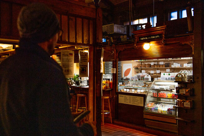 Turkuseura juhlistaa Kauppahallin 130-vuotista taivalta julkaisemalla Suomen Turku – Åbo vår stad -lehden, jonka teemana on Turun kauppahalli.