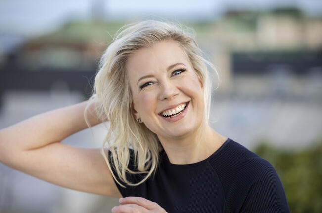 Kultarannan Puistokonsertissa esiintyy myös Naantalin Musiikkijuhlien taiteellinen johtaja, viulisti Elina Vähälä, yhdessä Suomen Jousiakatemian nuorten huippumuusikoiden kanssa. 