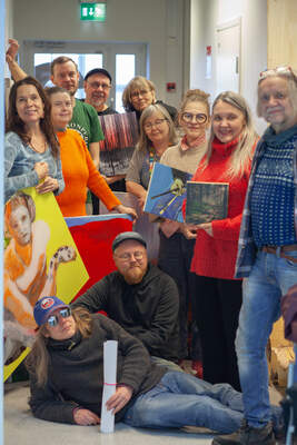 Rettigin kuvataiteilijat avaavat työhuoneidensa ja varastojensa ovet Taiteen talolla.