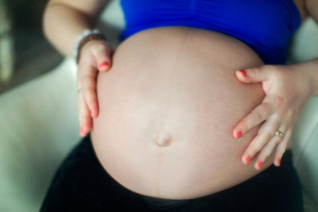 Kirjoittajat vaativat raskaana olevien syrjinnän lopettamista. 