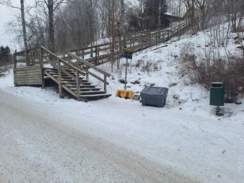Juhani ”Juuso” Wahlsten sai muistokiven Kuuvuoren portaiden juurelle pian kesällä 2019 tapahtuneen kuolemansa jälkeen. 