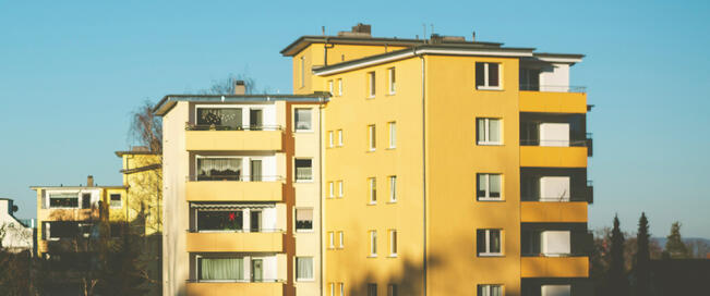 Kerrostalojen paloturvallisuus on rakennettu palo-osastoinneilla.
