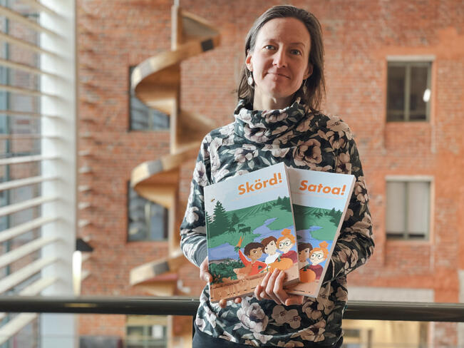 Åbo Akademin projektipäällikkö Maria Svens toivoo, että opettajan opas ”Satoa! Pohjoismaista ruokakasvatusta ulkona oppien” antaa opettajille välineitä osallistaa oppilaita oppimaan lisää ruoasta, kestävyydestä ja lisäämään heidän osallisuuttaan kouluarjessa. Luonnonvarakeskus Luke julkaisee kirjan ruotsiksi ja suomeksi, ja sen voi tilata maksutta. 
