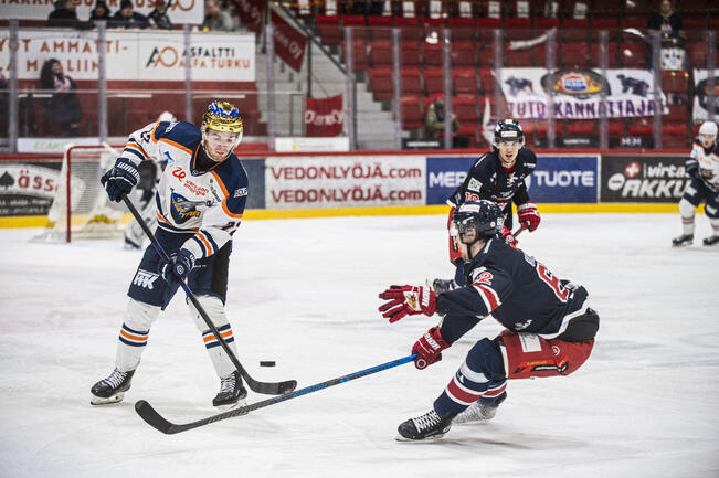 Kiekko-Vantaa päätti Tuto Hockeyn kauden Mestiksen pudotuspeleissä voitoin 4-1. 