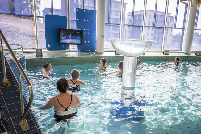 Kaarina tarvitsee joko uuden uimahallin tai nykyisen
laajan remontin. Paraisilla taas on haaveiltu omasta
uimahallista, mutta väestöpohja ei siihen riitä.