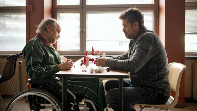 Isänpäivää tuskin olisi voinut tällaisenaan tehdä ilman Tomi Lindforsin ja Tommi Korpelan vuosikymmeniä jatkunutta ystävyyttä.