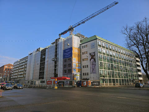 Uudessa kerrostalossa on toiminnallisia tiloja ja 74 vuokra-asuntoa.