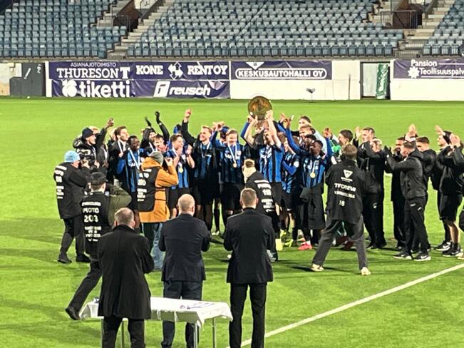 Inter juhli Liigacupin voittoa kolmatta vuotta perättäin.