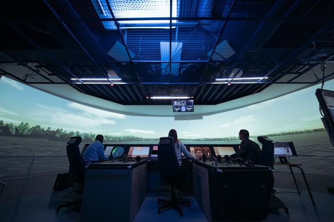 Aboa Maren merenkulun simulaattorit tarjoavat realistisen simulaatioympäristön osaamisen kehittämiseen ja korkeatasoisten tutkimus- ja kehityshankkeiden toteuttamiseen.