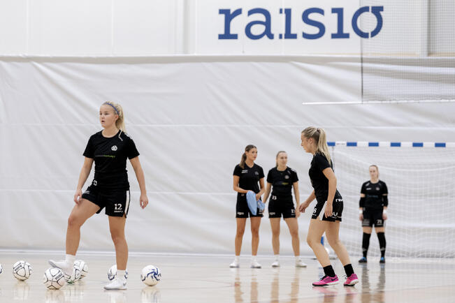 RaiFu saa kantaa ennakkosuosikin paineita alkavissa pudotuspeleissä. Muut pääsevät haastamaan hallitsevia mestareita paineettomassa tilassa.