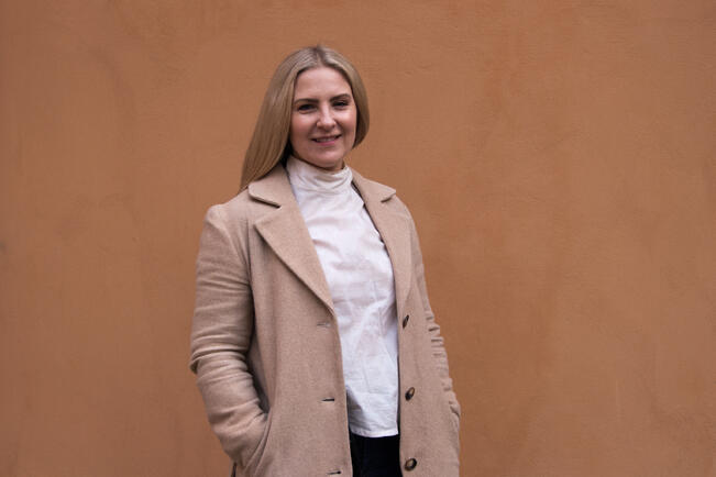 Kun seuraavan kerran kirjaudut Instagramiin tai Linkediniin, pidä mielessäsi, että jokaisella reaktiolla on väliä. Olemme kaikki mukana muokkaamassa sitä, mitkä arvot ovat vaikuttavia ja mitkä haastetaan sekä mitä pidetään digitaalisessa ajassamme eettisenä, Anna Granstedt sanoo.