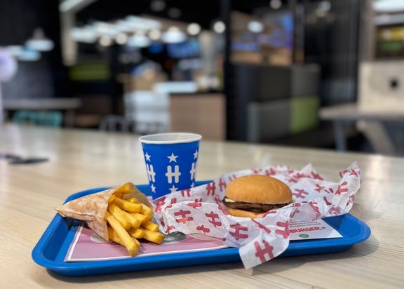 Hesburgerin aterioiden oletusjuomaksi tulee sokeriton Coca-Cola Zero Sugar -virvoitusjuoma 1. huhtikuuta alkaen. 
