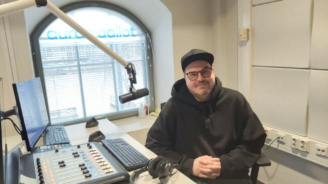  Työ radiossa ei ole auttanut painamaan almanakkaa Ville Klamin muistiin. 
